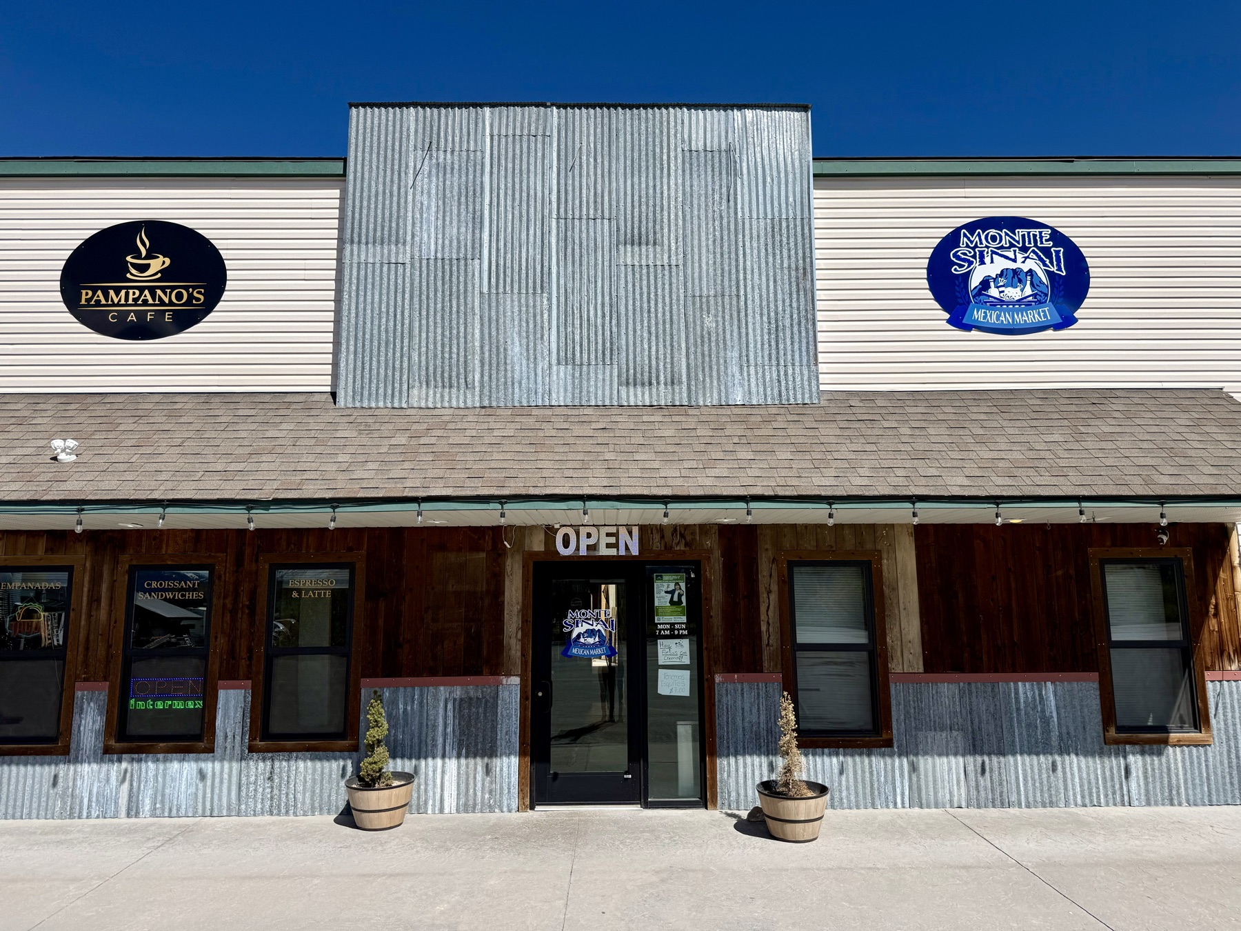 Monte Sinai Mexican Market and Pampano's Cafe storefront in Victor, Idaho
